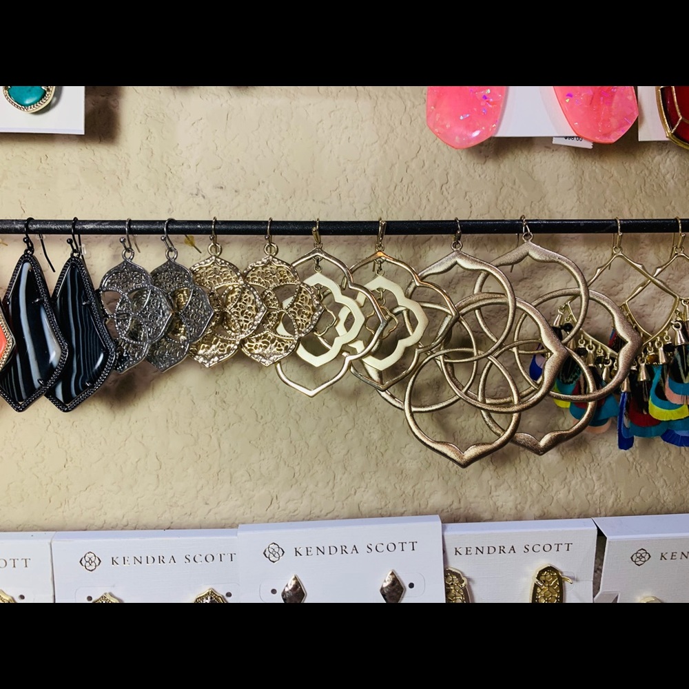 ISO: Kendra Scott logo earrings